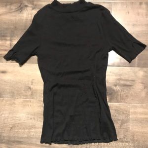 Cute trendy free people lettuce trim shirt!!